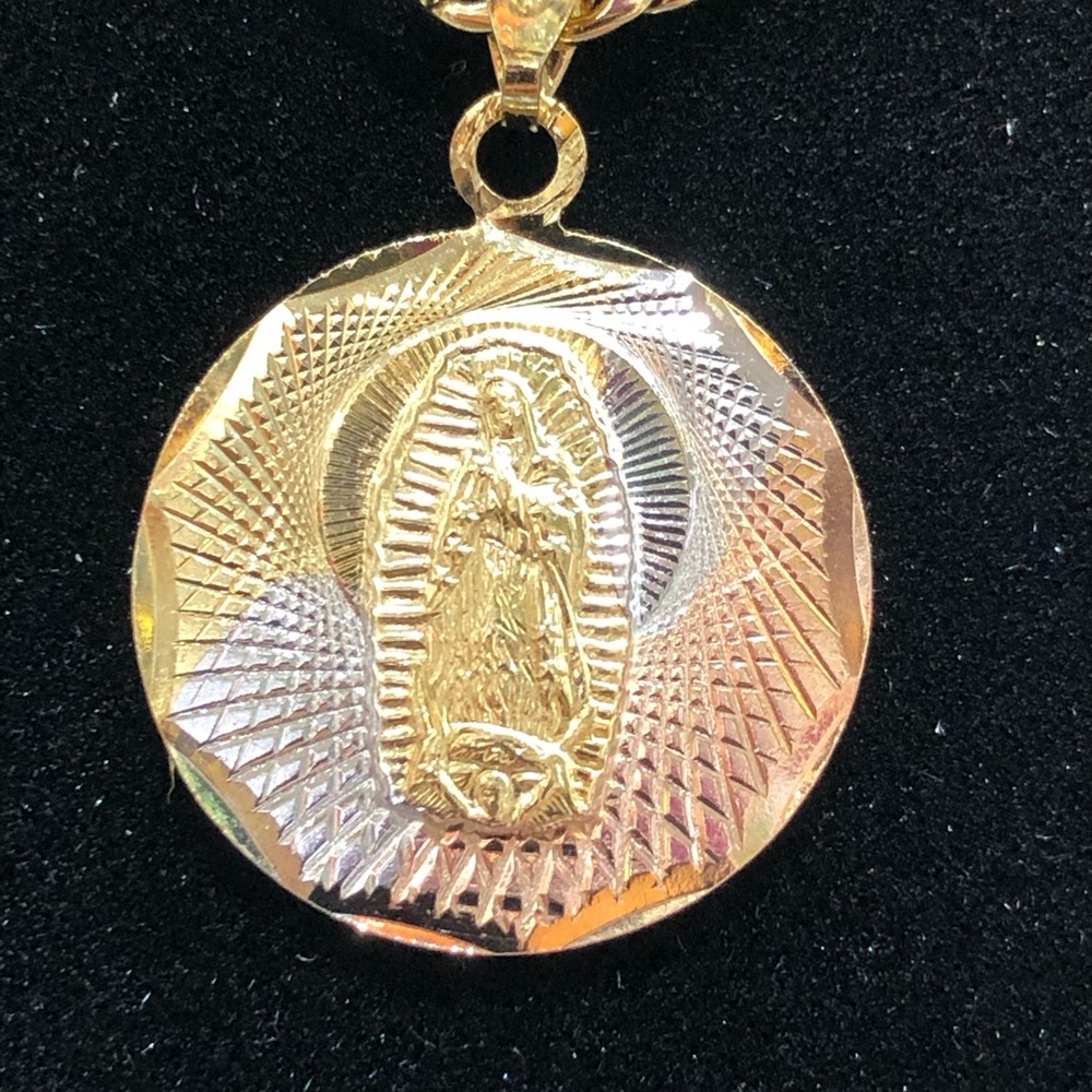 Round shape religious pendant necklace